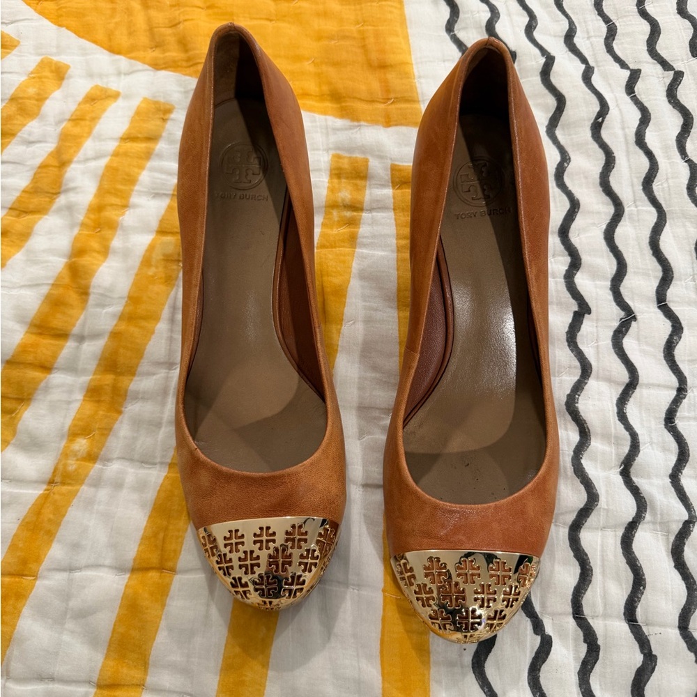 Tory Burch Tan wedge pumps with Embellished Toe